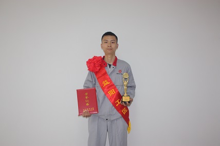 公司夏俊同志榮獲“益陽(yáng)工匠”稱(chēng)號(hào)